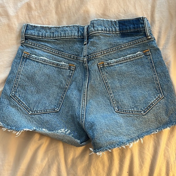 Abercrombie The Mom Short High Rise - Picture 2 of 2